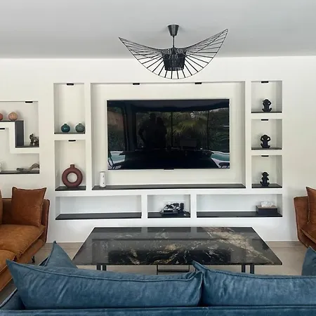 Villa 5 Min Walk To And Port *